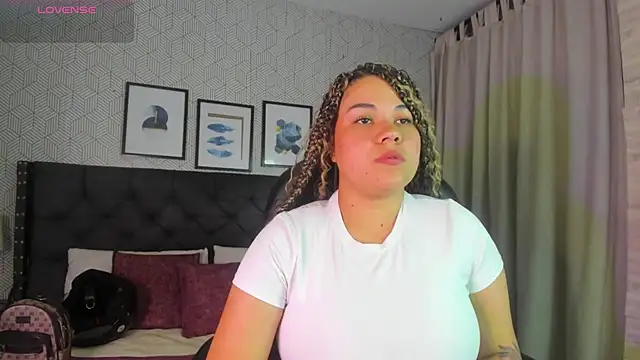 Snapshot of sophie__blare chatting on July 2026 06:57:02 PM sophie blare online show from July 2026 06:57:02 PM