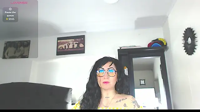 Vicky hotmilf online show from October 2025 11:11:01 AM