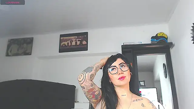 Snapshot of Vicky_hotmilf chatting on May 2026 08:08:02 AM Vicky hotmilf online show from May 2026 08:08:02 AM
