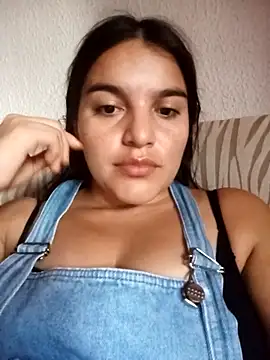 chloe 90 online show from November 2025 09:24:01 PM