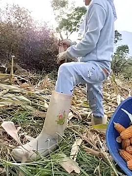 Snapshot of Tin_tanny chatting on November 2025 08:35:01 AM Tin tanny online show from November 2025 08:35:01 AM