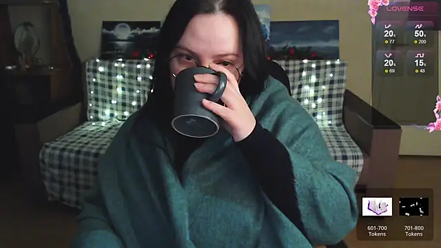 EmillyBones online show from December 2025 07:32:01 PM