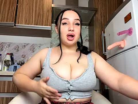 curvybombb online show from October 2025 04:26:01 PM