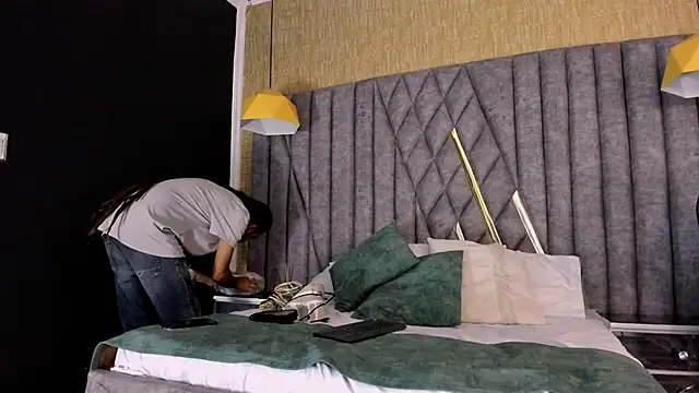 Boss Domiinator online show from November 2025 04:03:01 AM