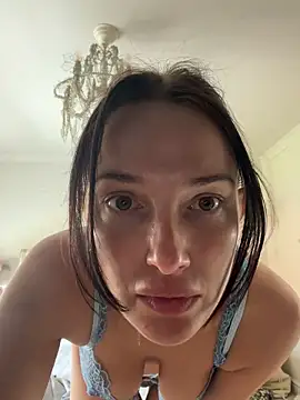 Snapshot of Remirosee chatting on May 2026 10:44:01 AM Remirosee online show from May 2026 10:44:01 AM