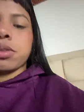 Snapshot of Michluxe_69 chatting on February 2026 01:32:01 AM Michluxe 69 online show from February 2026 01:32:01 AM