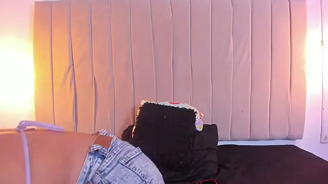 Snapshot of escar_let chatting on February 2026 03:33:01 AM escar let online show from February 2026 03:33:01 AM