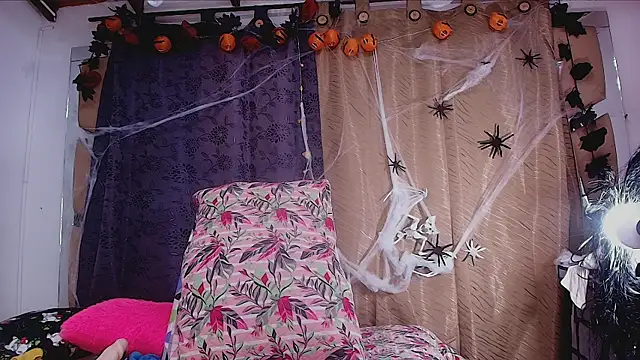 sweegirl69 online show from October 2025 12:02:02 PM