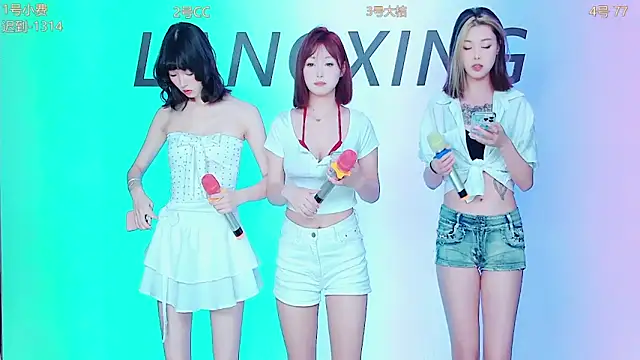 Snapshot of Emeralds_Girls chatting on September 2025 12:58:02 AM Emeralds Girls online show from September 2025 12:58:02 AM