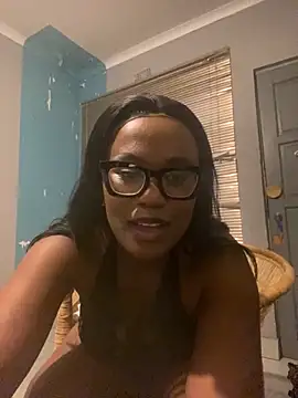 Moonzy77 online show from October 2025 07:48:01 PM