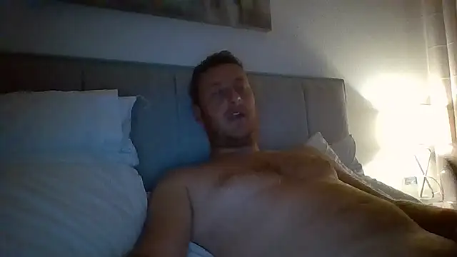 Snapshot of Londonlad818 chatting on May 2026 08:40:02 PM Londonlad818 online show from May 2026 08:40:02 PM