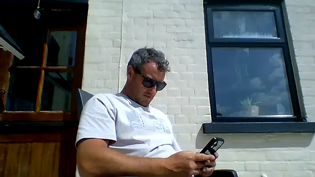 Snapshot of Londonlad818 chatting on June 2026 02:19:02 PM Londonlad818 online show from June 2026 02:19:02 PM