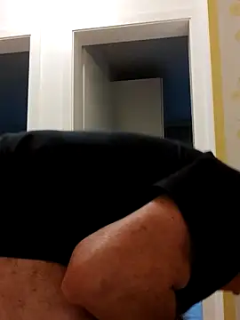 Snapshot of Oldmenhot66 chatting on October 2025 04:20:02 PM Oldmenhot66 online show from October 2025 04:20:02 PM