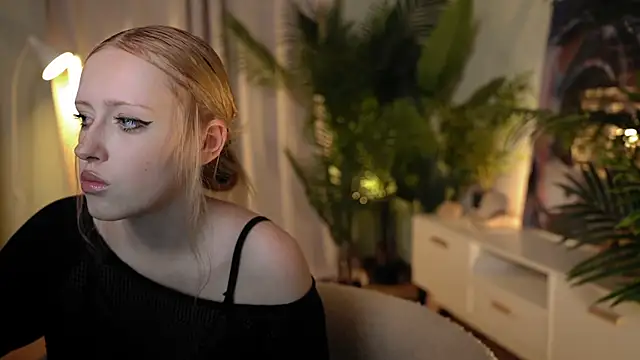 Snapshot of rosy_petal chatting on September 2025 08:19:01 PM rosy petal online show from September 2025 08:19:01 PM