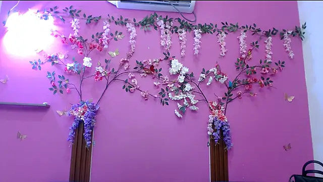 skinnysofia18 online show from April 2026 02:03:02 PM