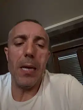 Snapshot of ruberofre chatting on October 2025 01:45:02 PM ruberofre online show from October 2025 01:45:02 PM