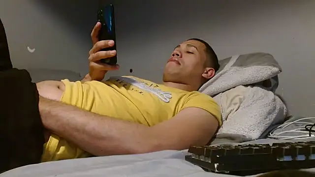 Snapshot of skiner222asd chatting on April 2026 02:01:01 AM skiner222asd online show from April 2026 02:01:01 AM