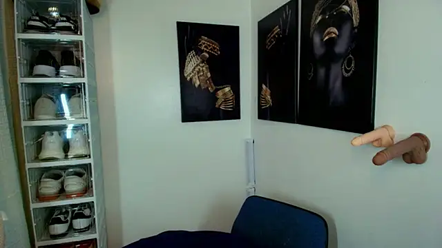 KentAivan online show from October 2025 05:21:02 PM