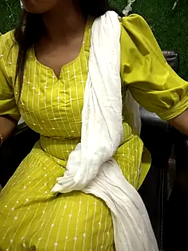 Snapshot of your_favourite_bhabhi chatting on April 2026 10:33:01 AM your favourite bhabhi online show from April 2026 10:33:01 AM