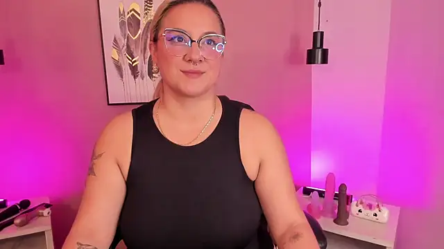 hollie joliie online show from October 2025 12:17:02 PM