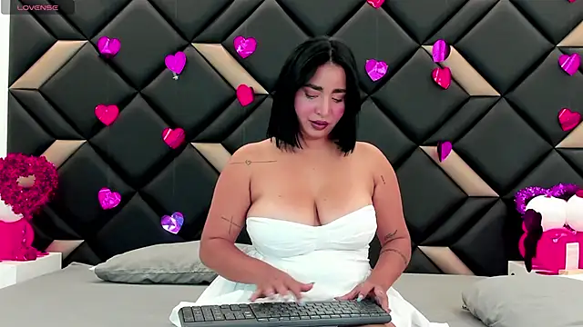 GeraldineSandoval online show from February 2026 07:43:01 PM