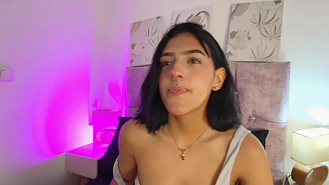 Dulce Bella  online show from February 2026 03:57:02 AM