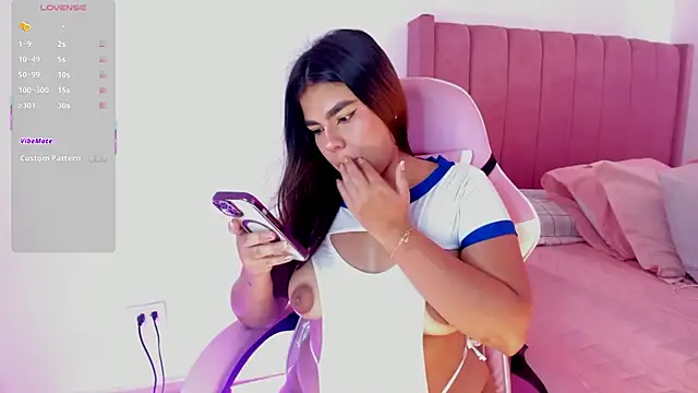 AliceThundeer online show from December 2025 06:25:02 PM