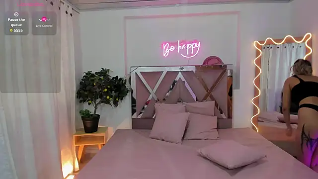 Kenndal tay online show from October 2025 07:22:01 PM