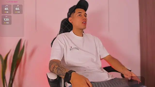 Nickyblazze  online show from November 2025 12:38:01 PM