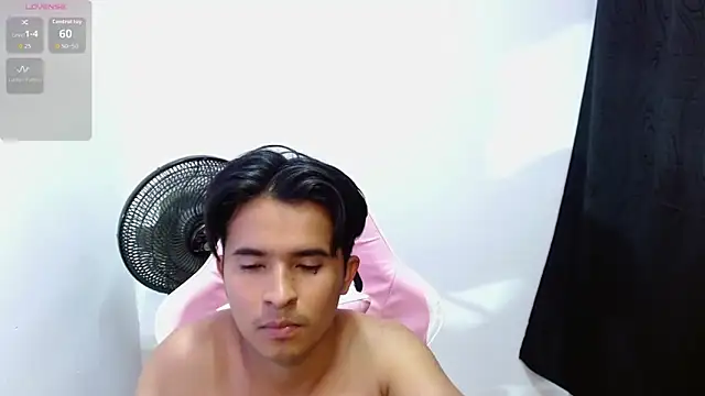 Snapshot of DayroDuran chatting on September 2025 08:25:01 PM DayroDuran online show from September 2025 08:25:01 PM