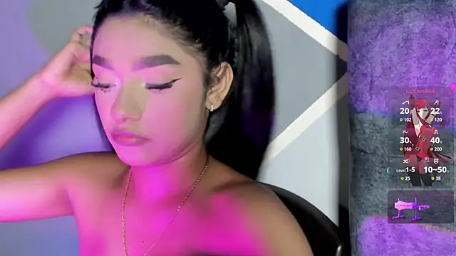 lau-hot online show from November 2025 08:00:01 PM