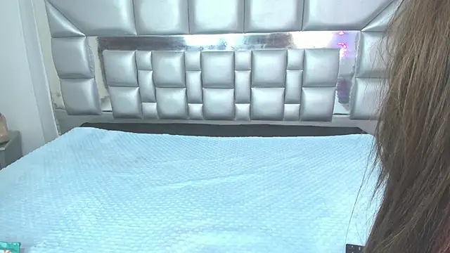 Hillarytonsonx online show from April 2026 01:18:01 PM