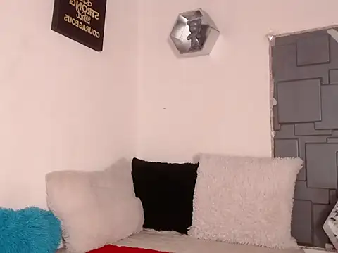 Trinity Knox online show from October 2025 04:18:01 PM