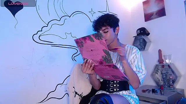 Trinity Knox online show from November 2025 04:40:01 PM