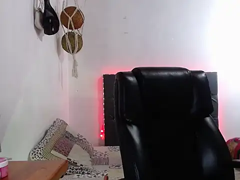 lola diez online show from March 2026 09:45:01 PM