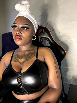 Snapshot of QUEEN_NOBUHLE_777 chatting on September 2025 10:31:01 AM QUEEN NOBUHLE 777 online show from September 2025 10:31:01 AM