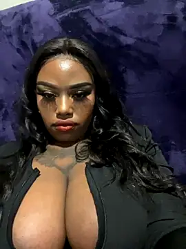 Snapshot of QUEEN_NOBUHLE_777 chatting on September 2025 03:33:02 AM QUEEN NOBUHLE 777 online show from September 2025 03:33:02 AM