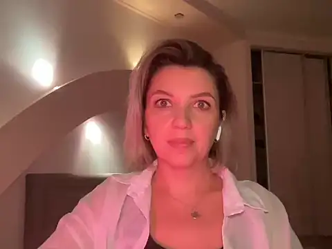 Snapshot of Fravelle chatting on November 2025 05:37:01 PM Fravelle online show from November 2025 05:37:01 PM