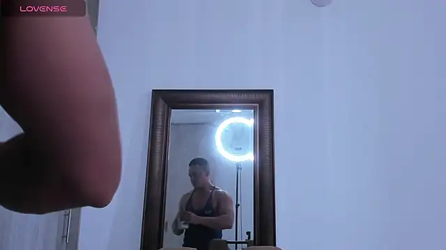 KingLevi01 online show from October 2025 05:57:01 PM