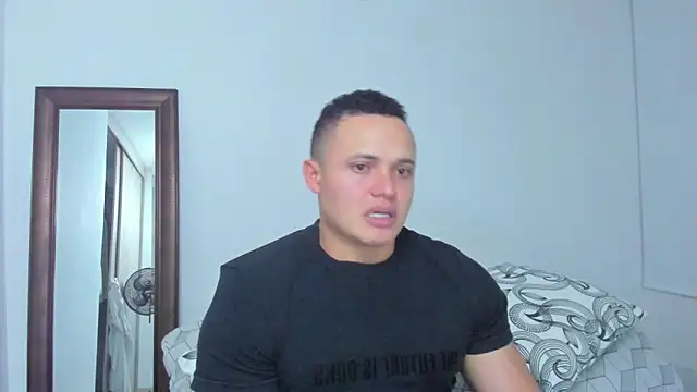 Snapshot of KingLevi01 chatting on April 2026 11:30:02 PM KingLevi01 online show from April 2026 11:30:02 PM