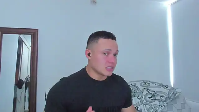 Snapshot of KingLevi01 chatting on May 2026 03:54:01 PM KingLevi01 online show from May 2026 03:54:01 PM