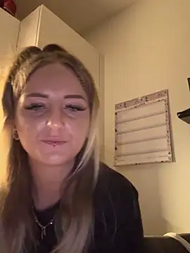 Snapshot of Lyra_XX chatting on June 2026 08:44:01 PM Lyra XX online show from June 2026 08:44:01 PM