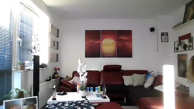 hellgirl1980 online show from October 2025 01:33:02 PM