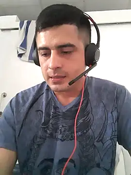 Snapshot of Andr3s69xxx chatting on May 2026 05:40:02 PM Andr3s69xxx online show from May 2026 05:40:02 PM