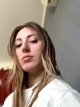 Snapshot of Sashailardi chatting on October 2025 04:28:01 PM Sashailardi online show from October 2025 04:28:01 PM