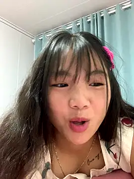 Emlyly-18 online show from October 2025 02:42:02 AM