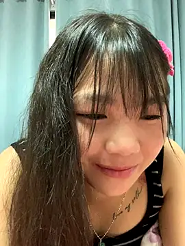 Emlyly-18 online show from October 2025 01:37:02 AM