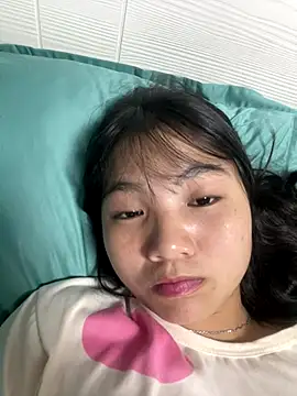 Emlyly-18 online show from October 2025 12:24:02 PM