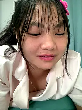 Emlyly-18 online show from October 2025 04:11:01 AM