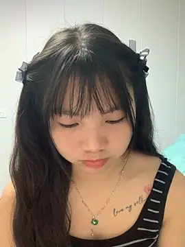 Emlyly-18 online show from October 2025 04:15:01 AM